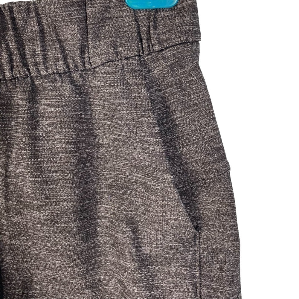 Lululemon On The Fly Shorts size 6 - Picture 3 of 11